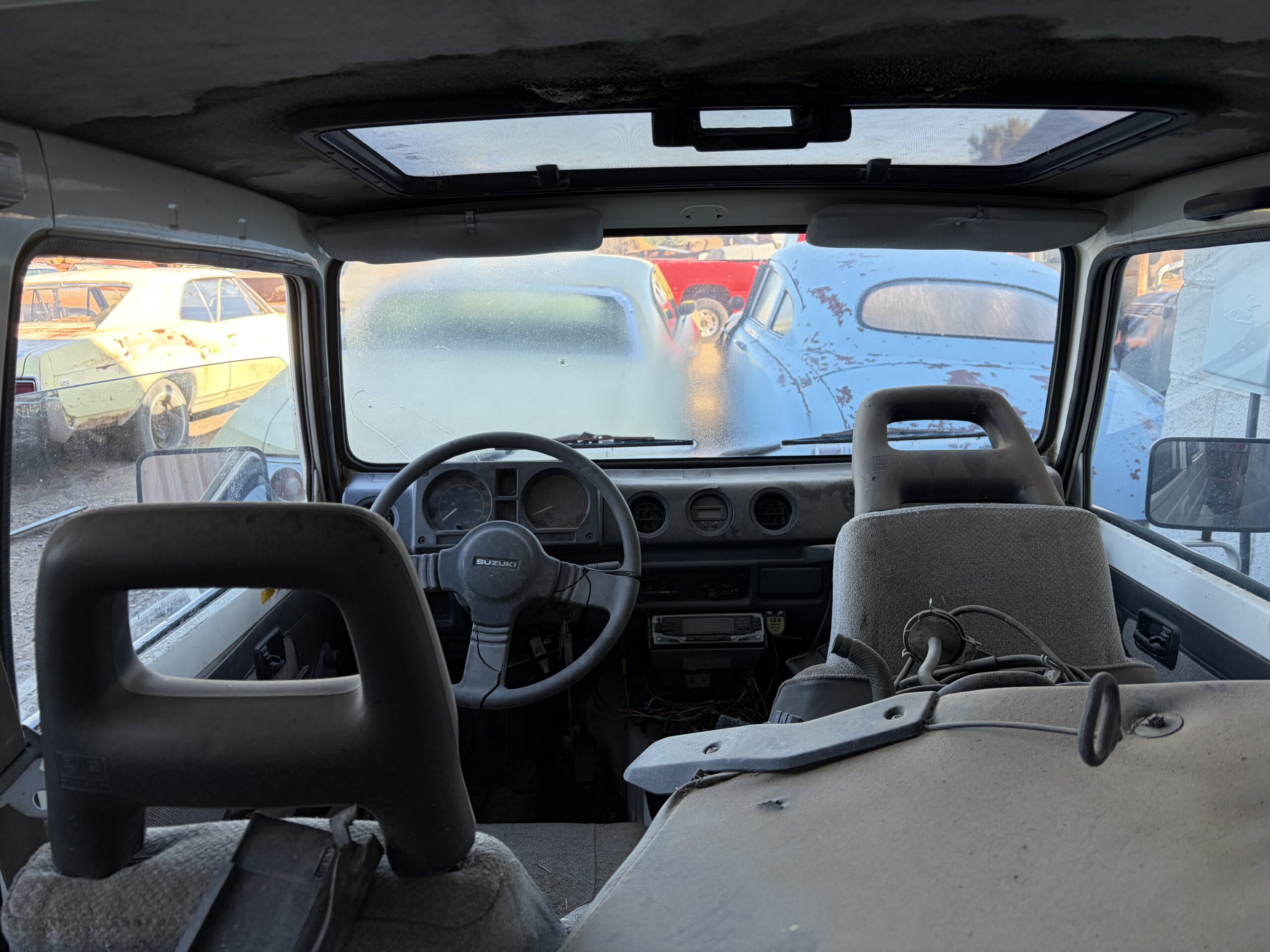 
								1985 Suzuki Samurai Tin Top full									