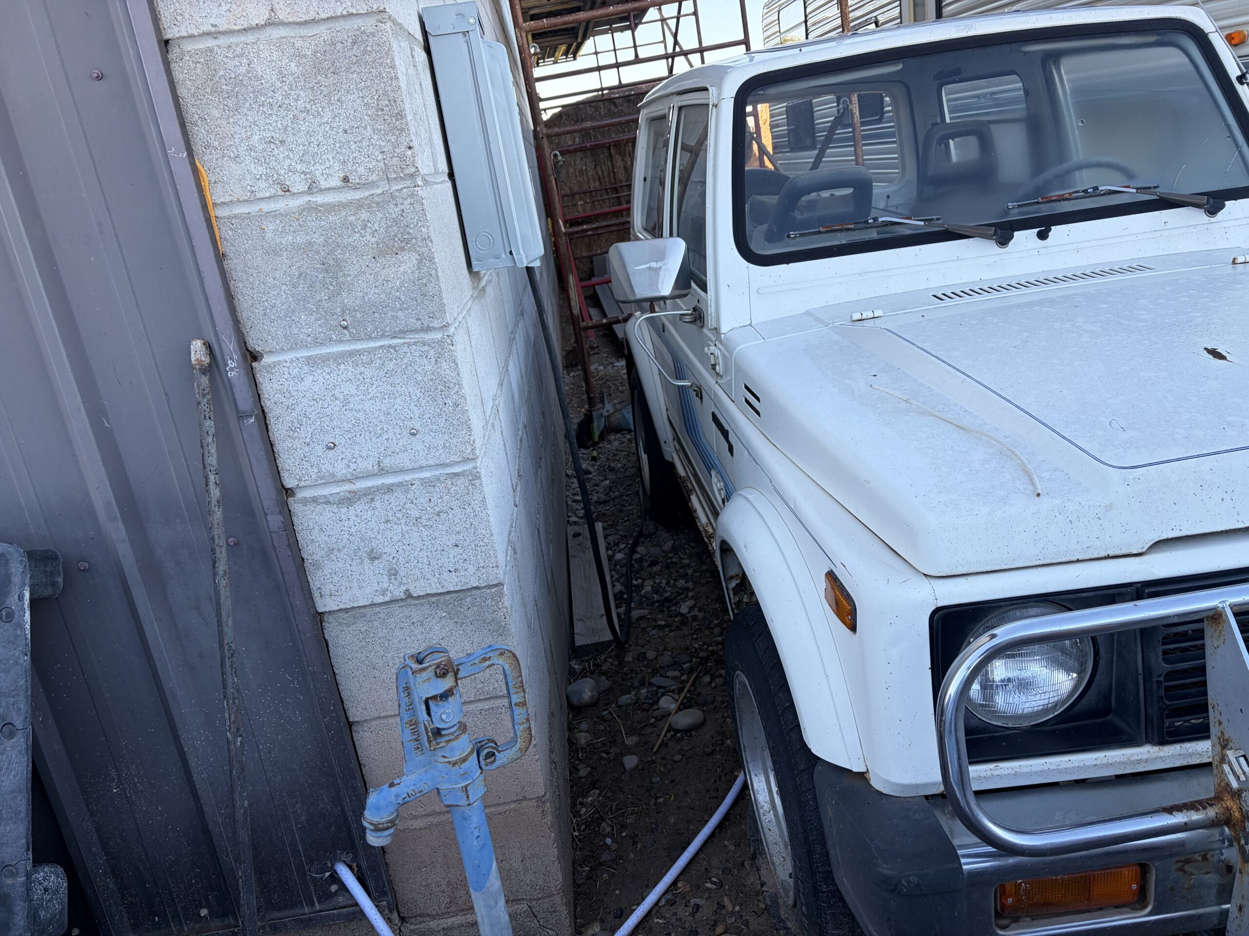 
								1985 Suzuki Samurai Tin Top full									