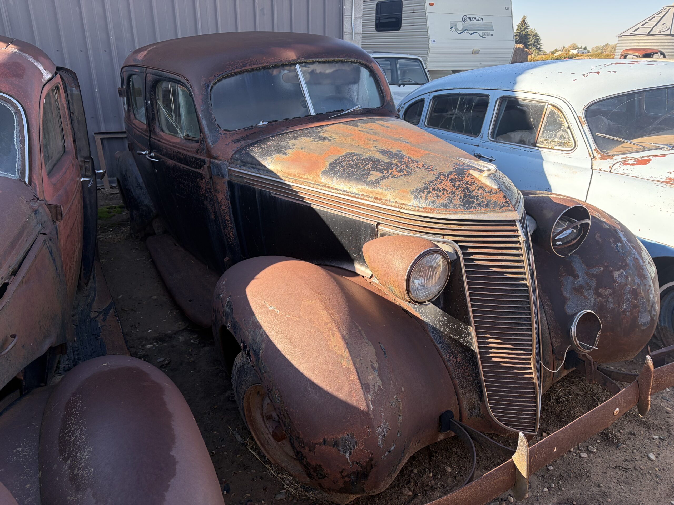 
								1937 Studebaker Sedan full									