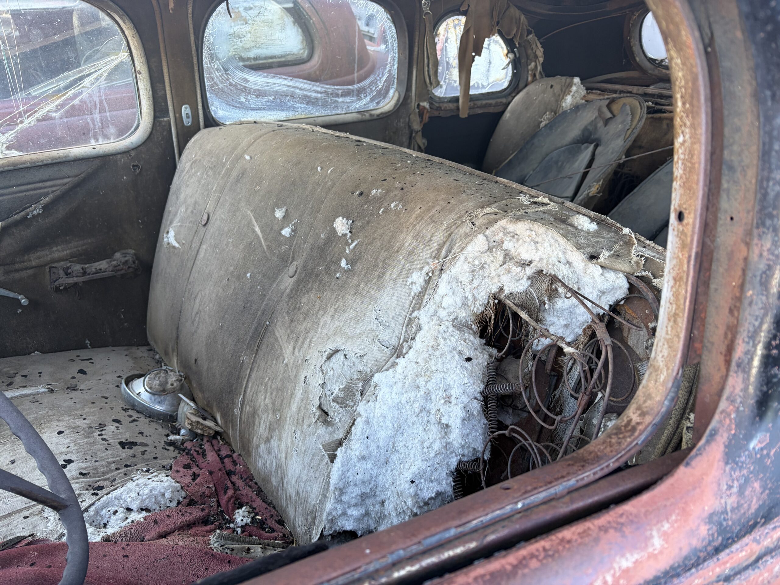 
								1937 Studebaker Sedan full									