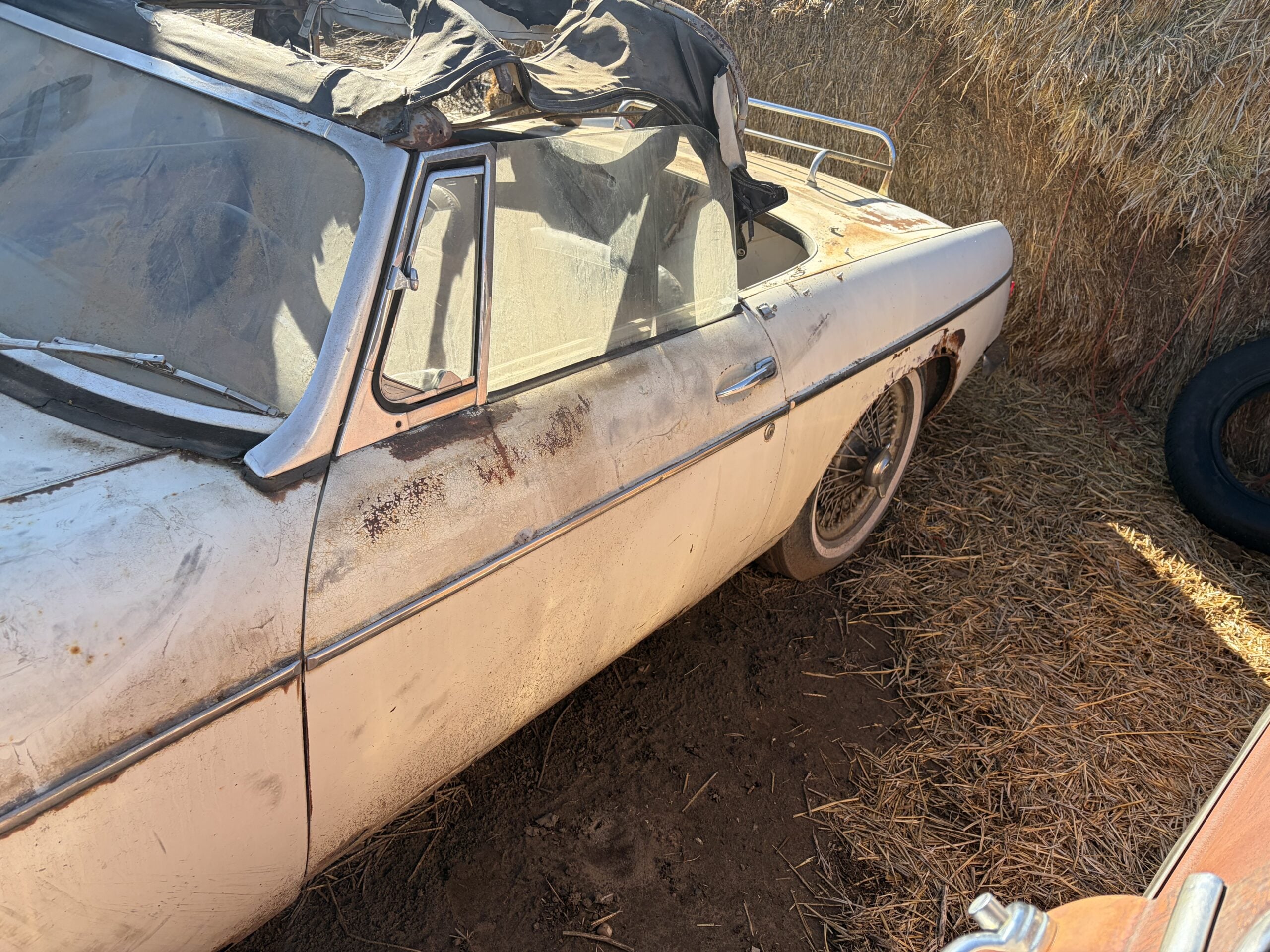 
								1962 MGB Roadster full									