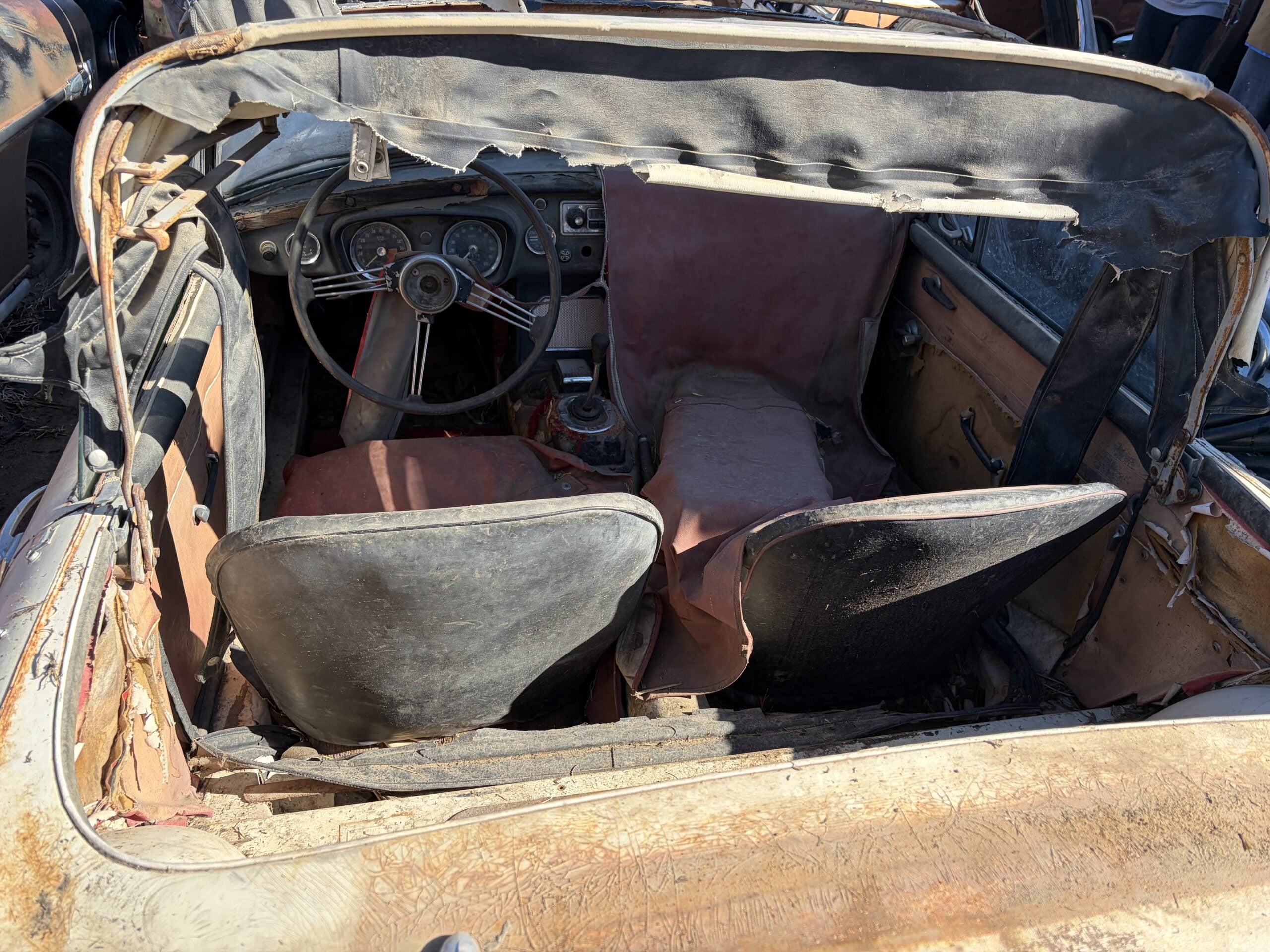 
								1962 MGB Roadster full									