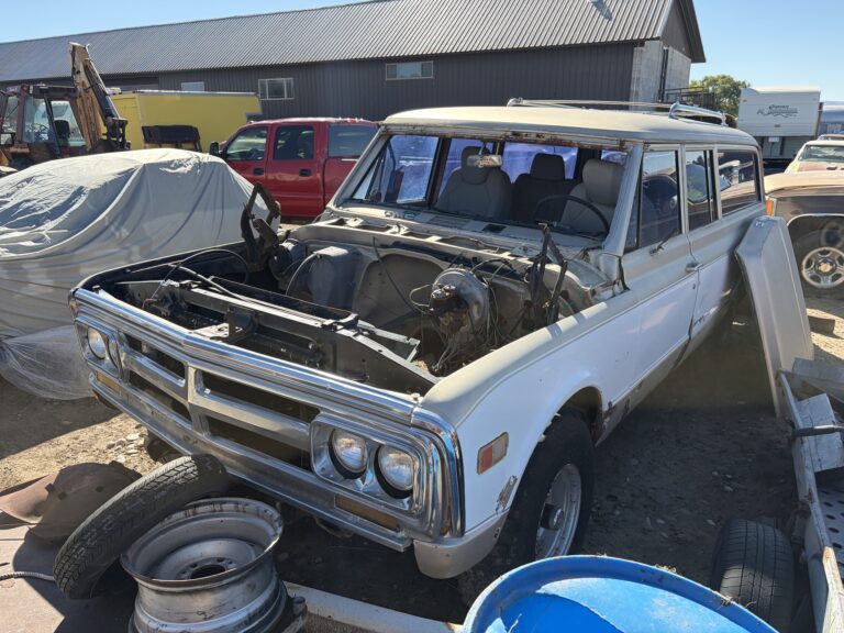 1970 GMC 3-door Suburban 4×4