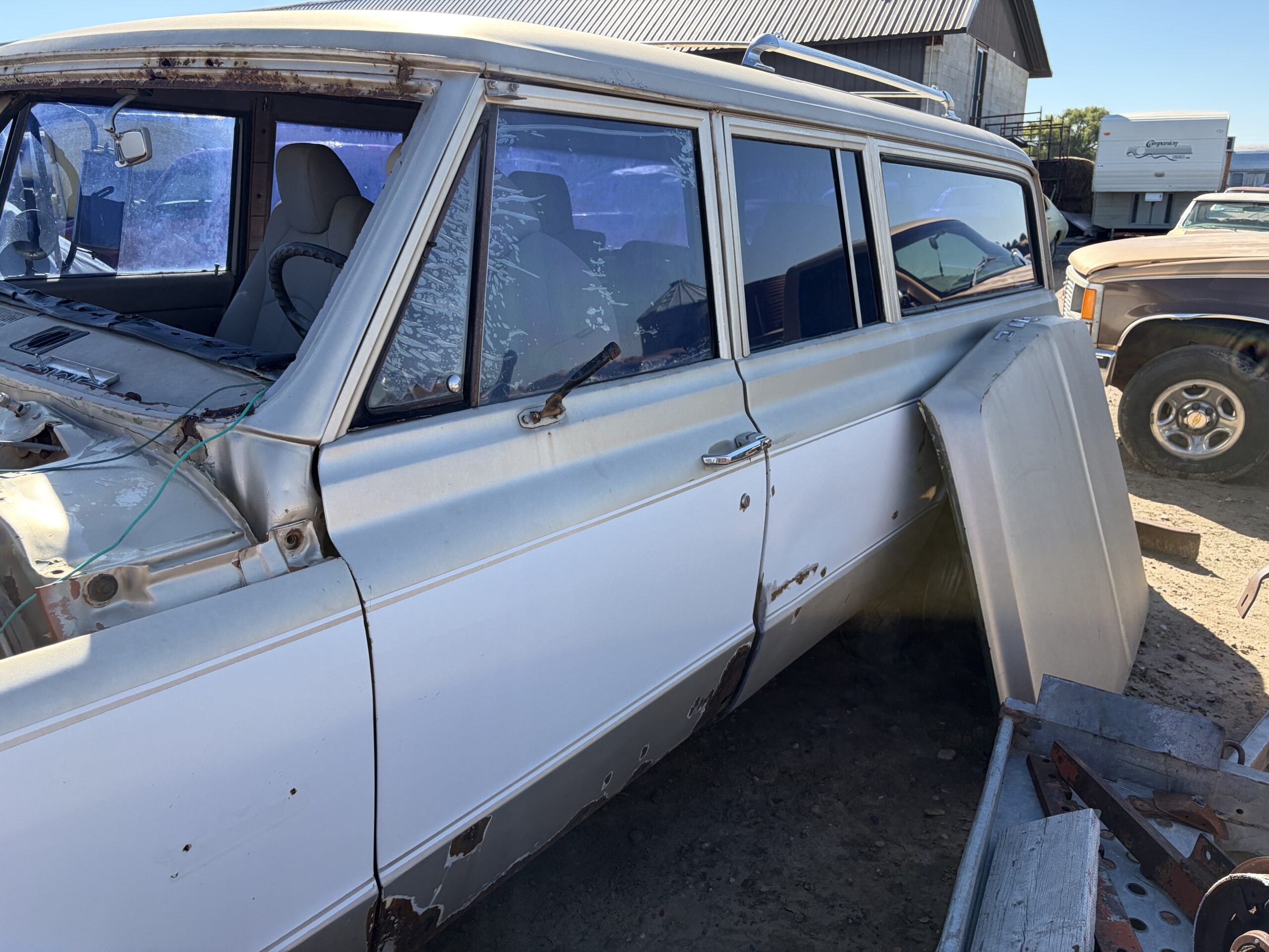 
								1970 GMC 3-door Suburban 4×4 full									