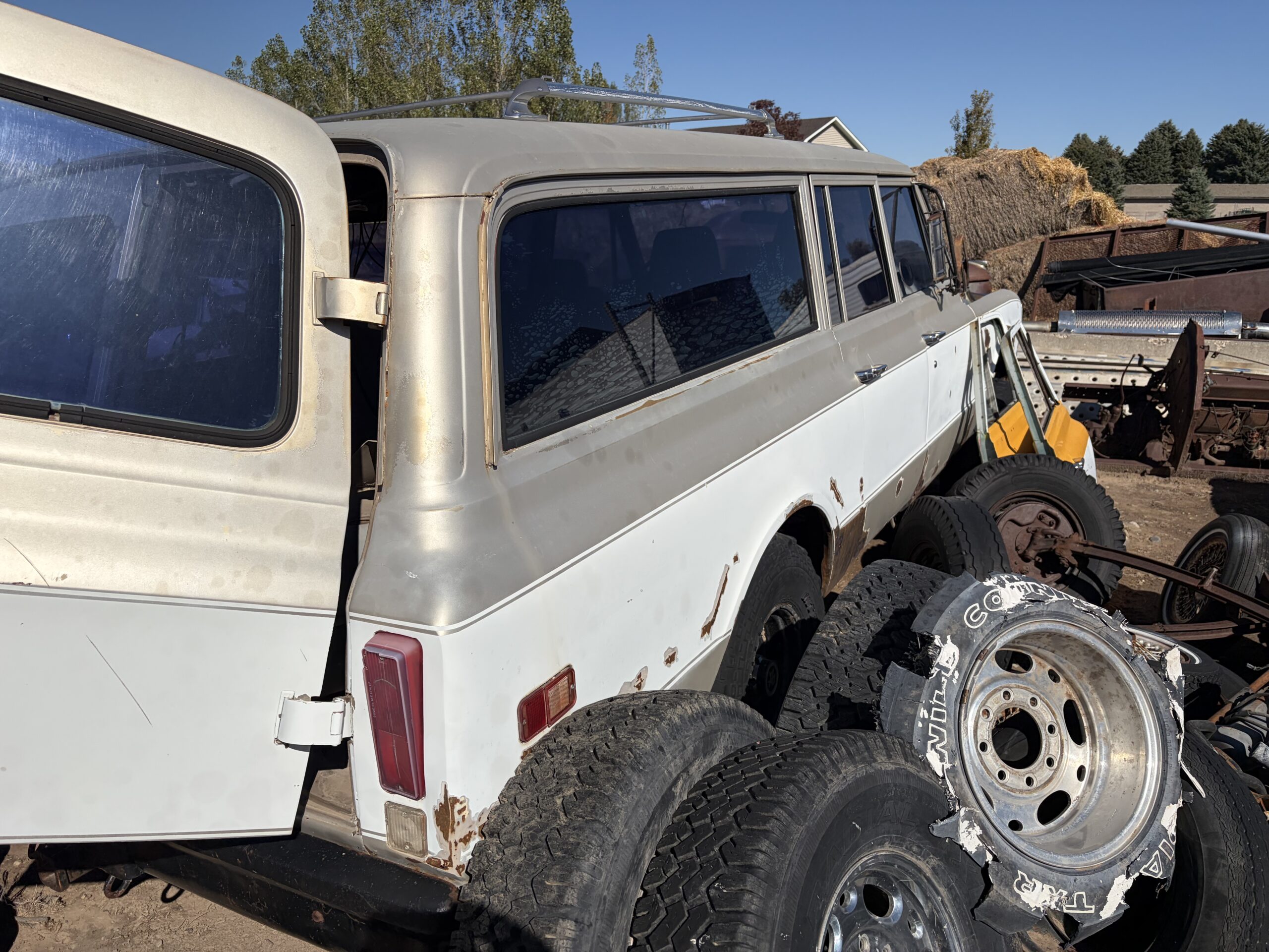
								1970 GMC 3-door Suburban 4×4 full									