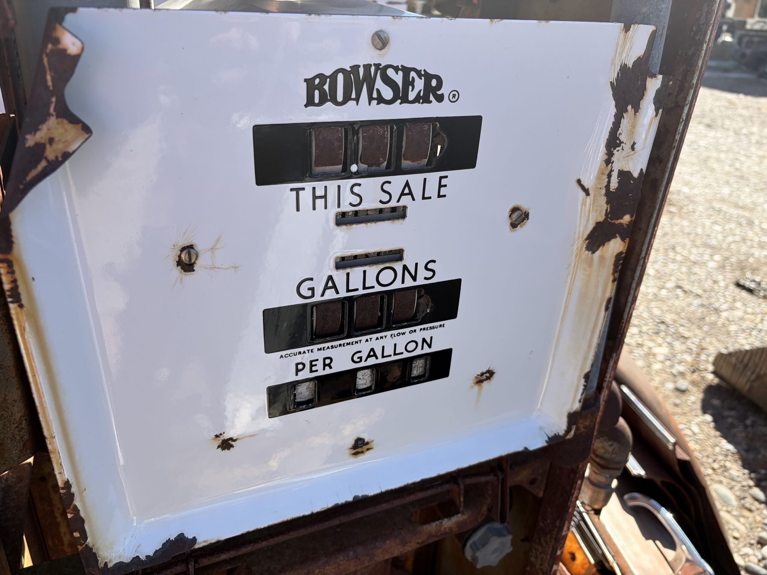 
								3 Gas Pumps and Oiler full									