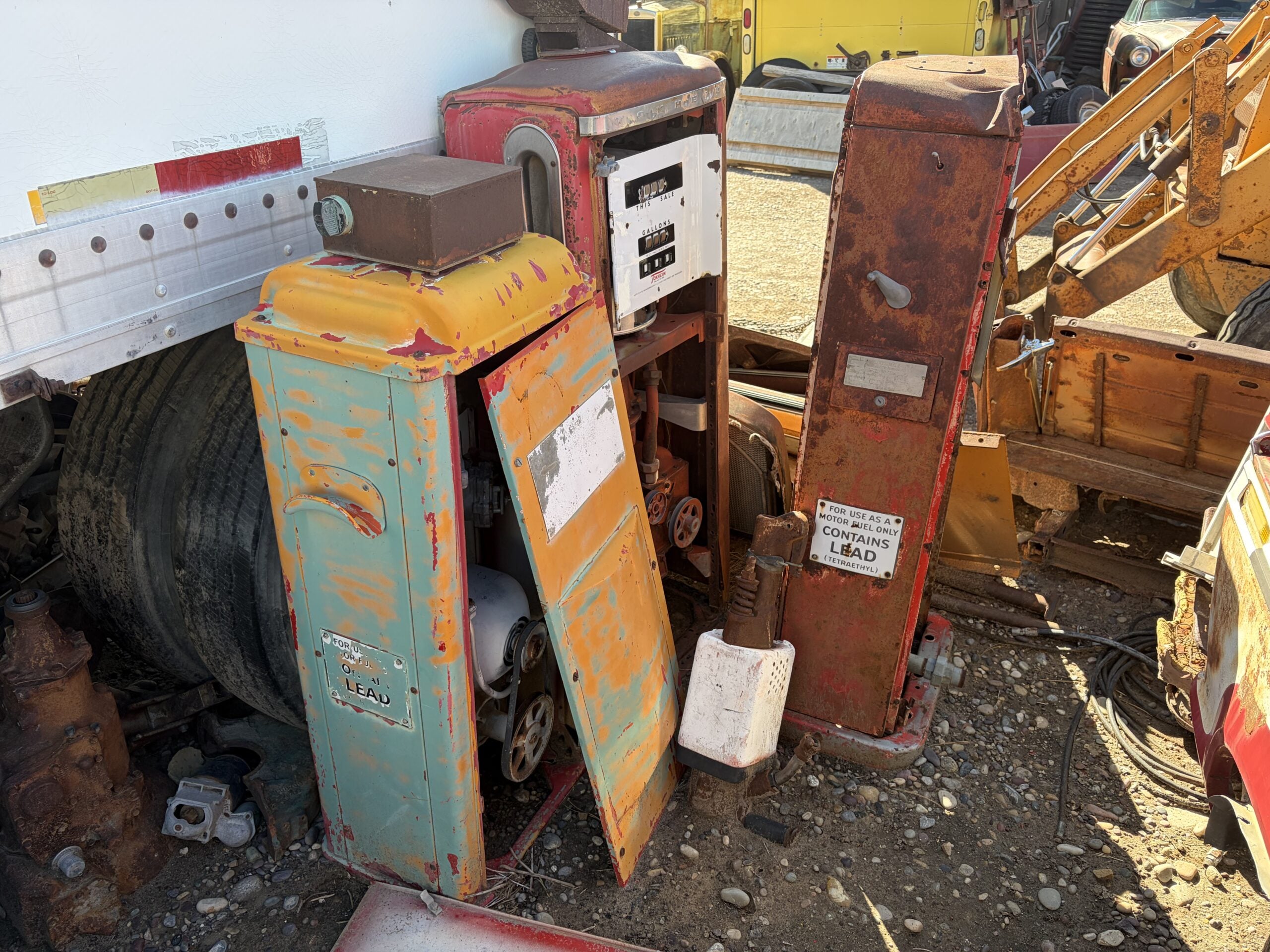 
								3 Gas Pumps and Oiler full									