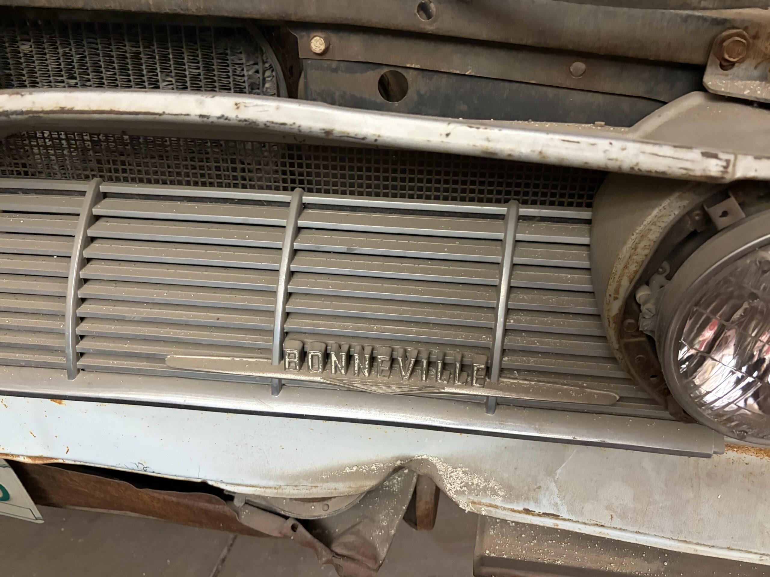 
								1961 Pontiac Bonneville Convertible full									