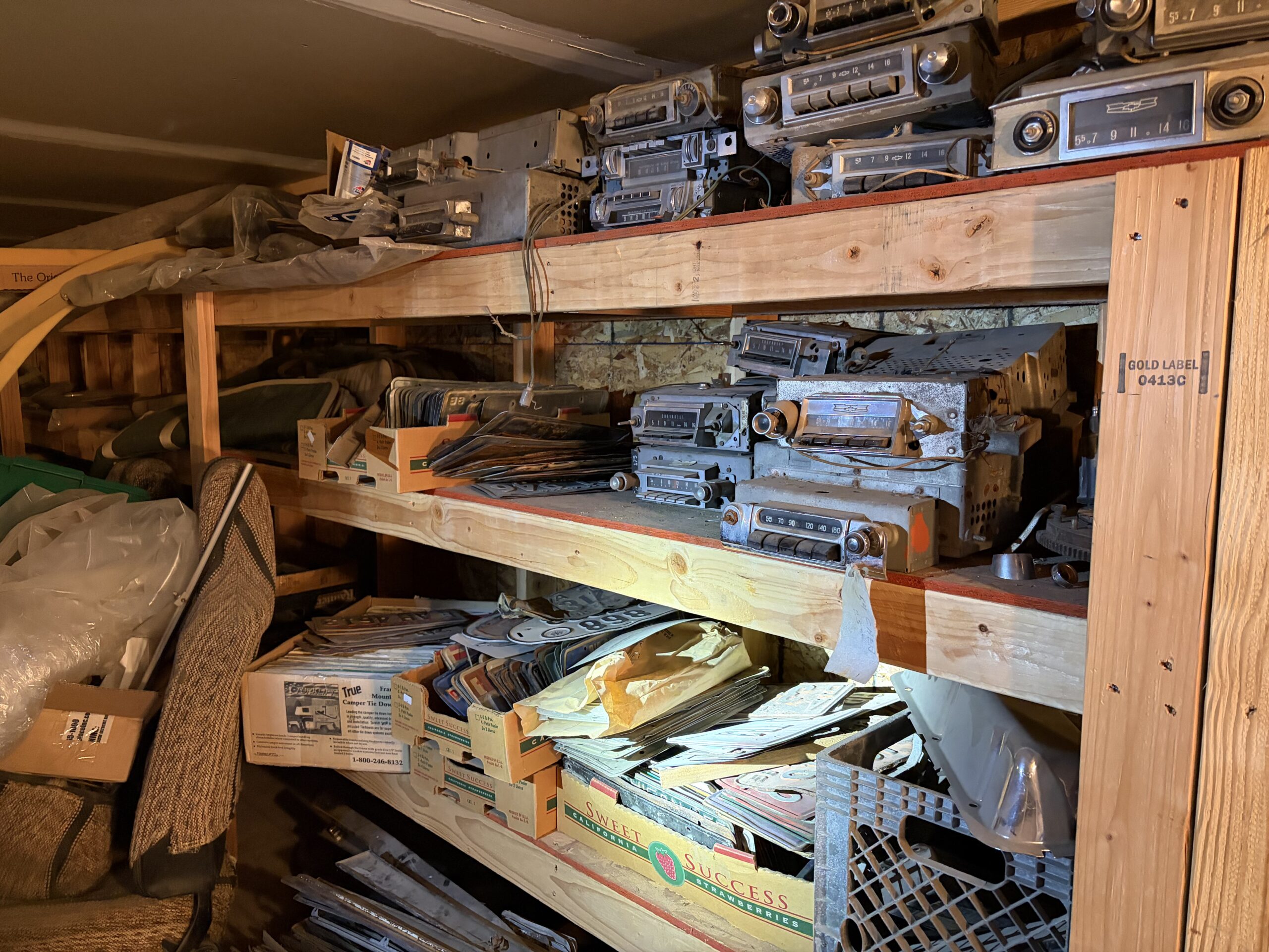 
								Many parts and engines full									