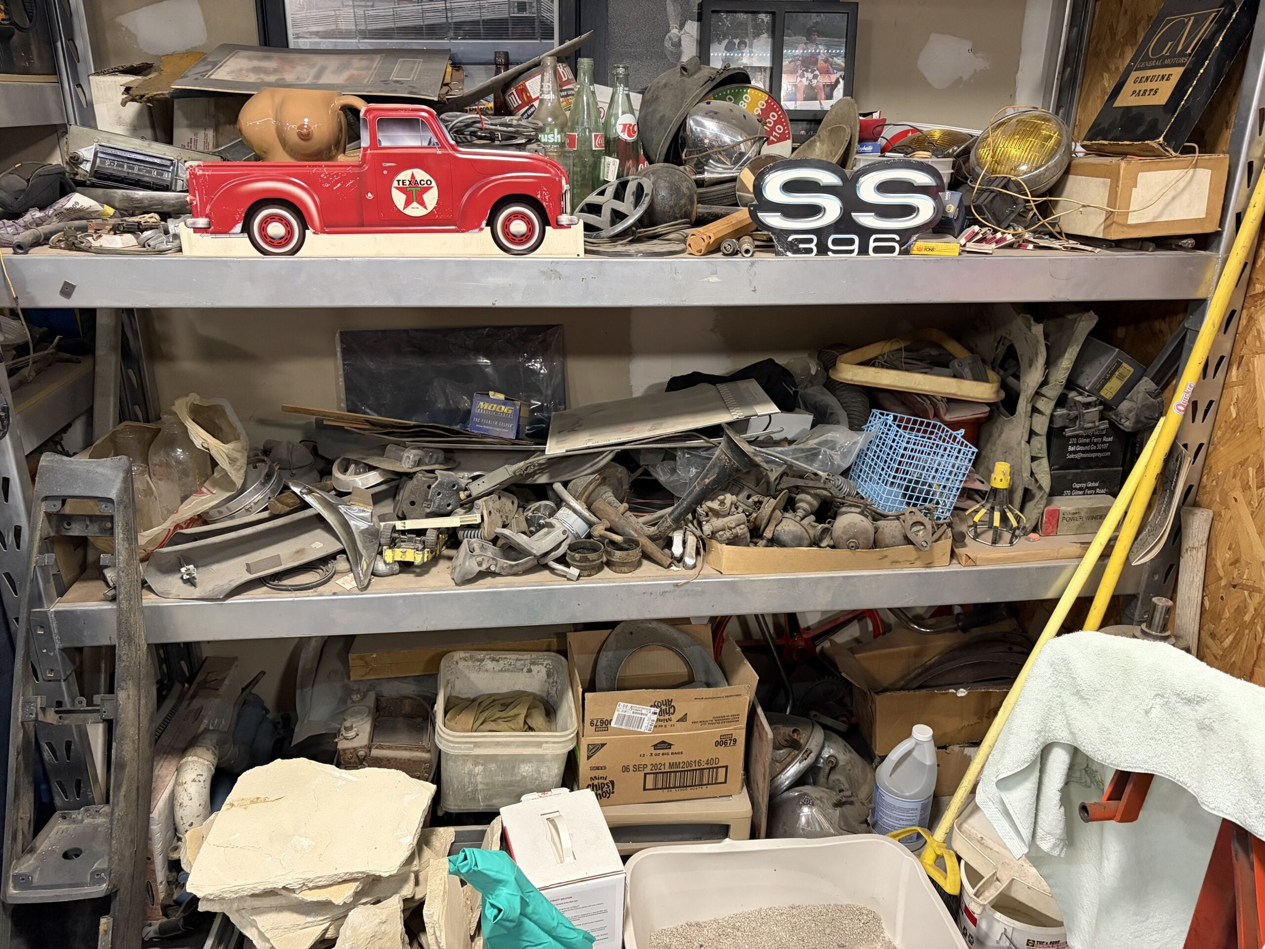 
								Many parts and engines full									