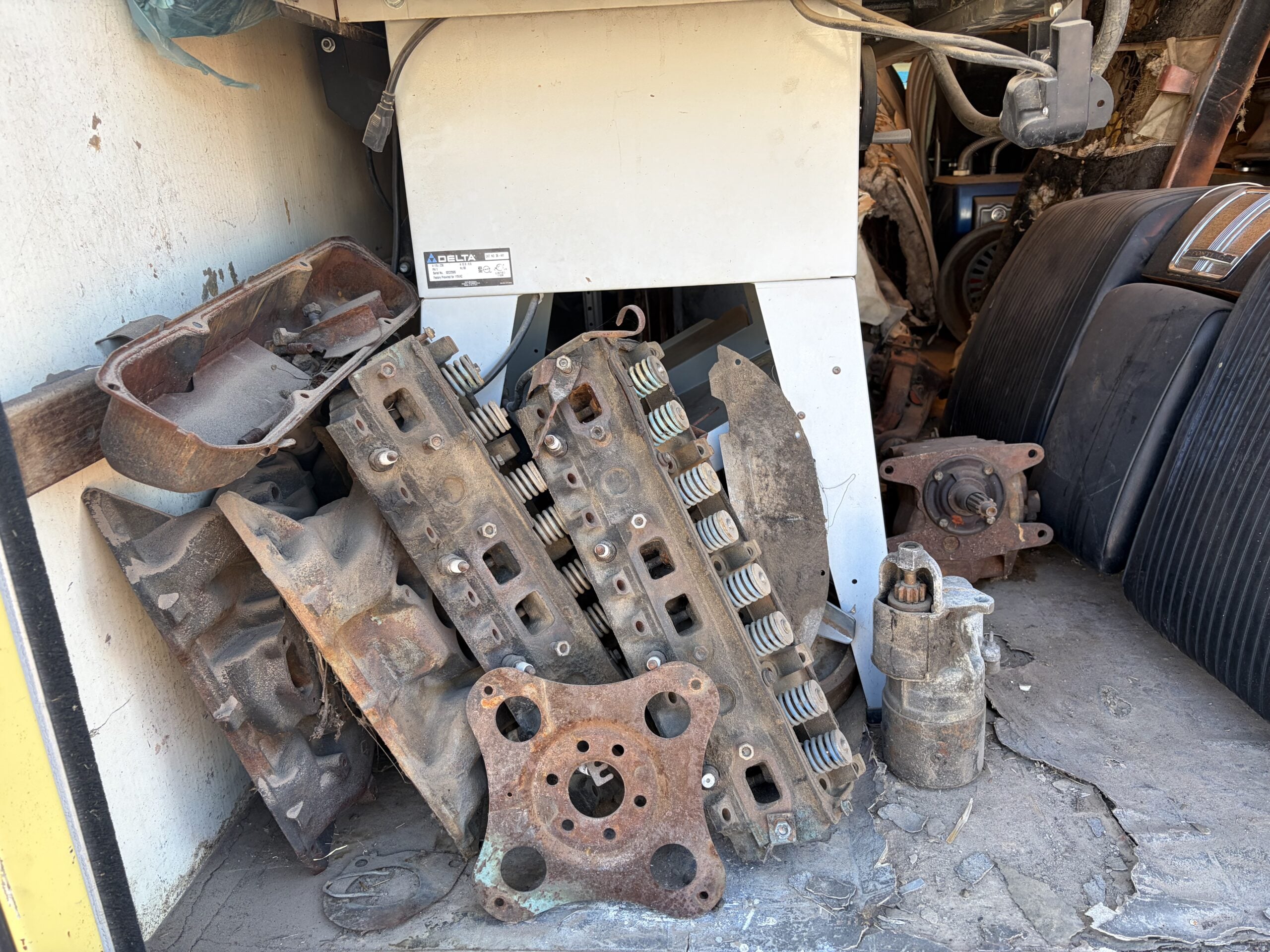 
								Many parts and engines full									