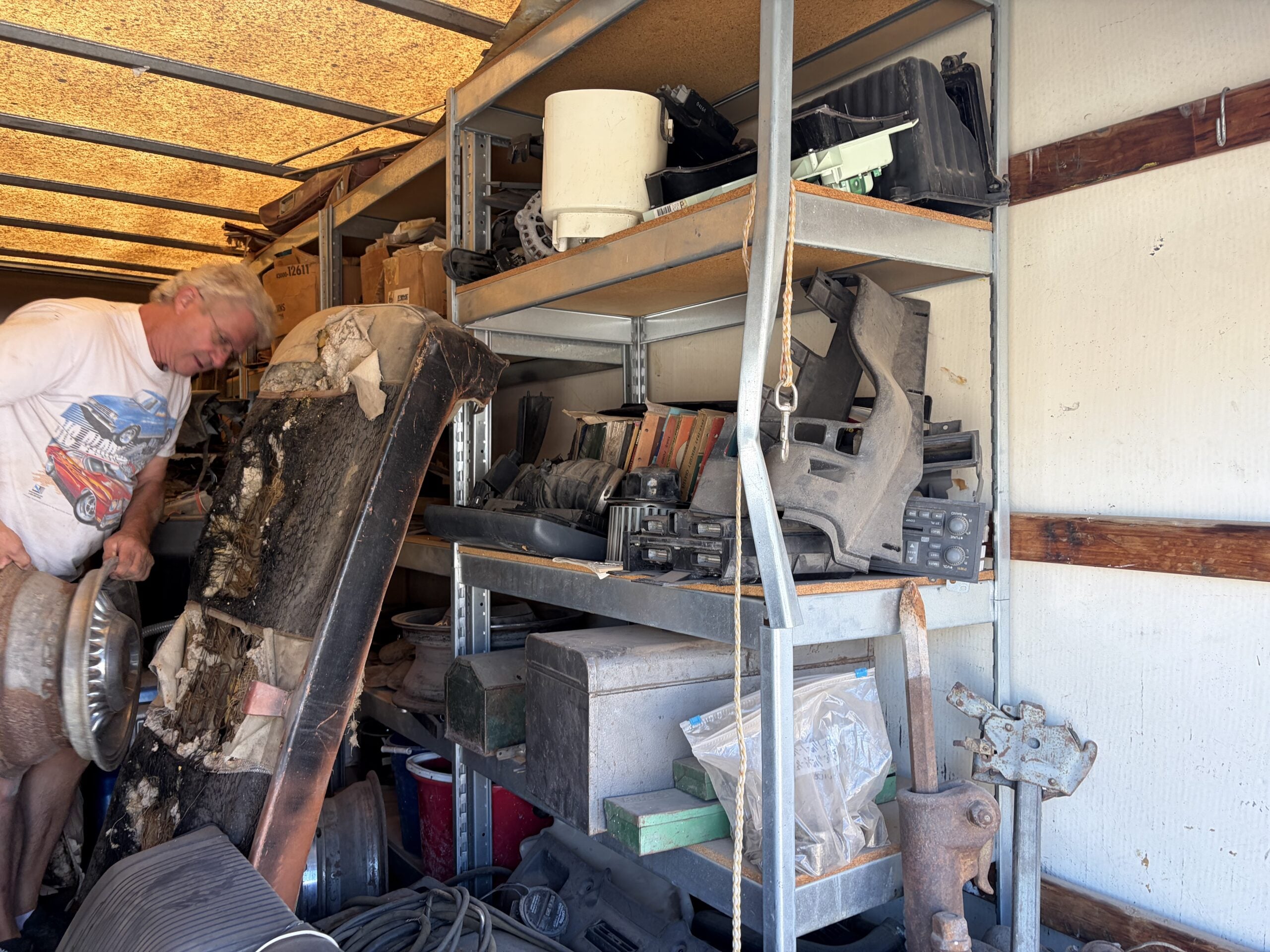 
								Many parts and engines full									